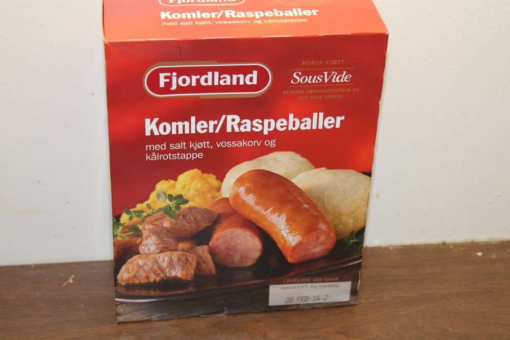 Fjordland : Komler med salt kjøtt, vossakorv  og kålrotstappe